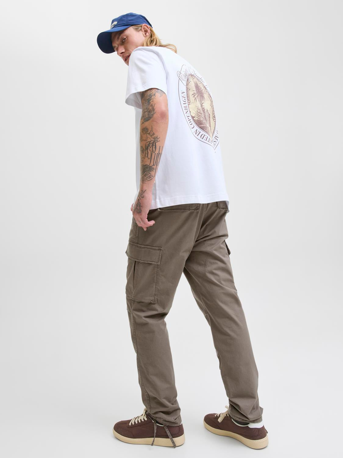 model_shot-creative